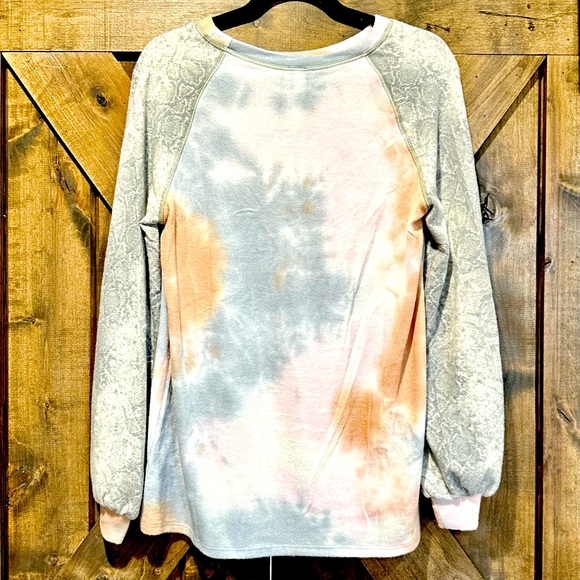 NWOT Vanilla Bay Long Sleeve Tie Dye Python Sleeve Top - Picture 15 of 15